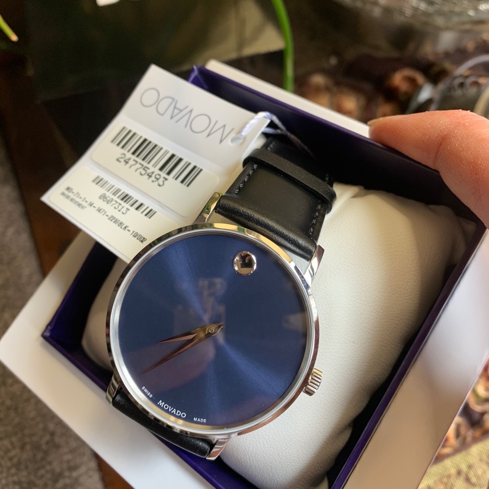 Authentic MOVADO MUSEUM 40 Stainless steel  leather watch - Picture 2 of 11